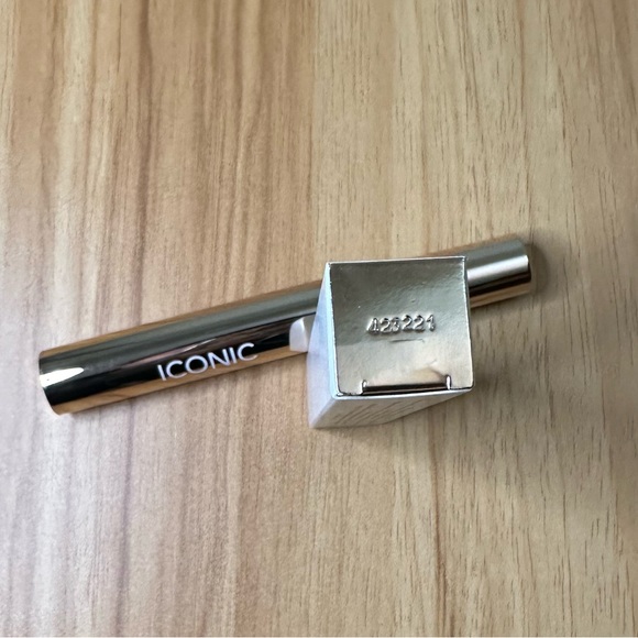 ICONIC LONDON Enrich & Elevate Mascara - Picture 6 of 8